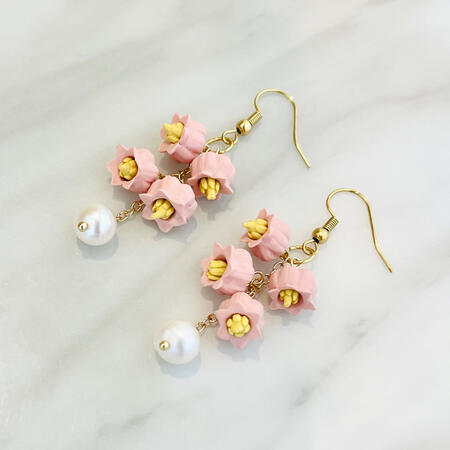 Premium earrings on gold filled chain with genuine freshwater pearl Premium earrings on gold filled chain with genuine freshwater pearl